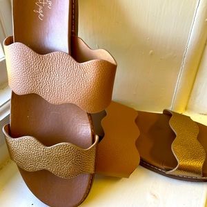 Crown vintage flat sandals size 10